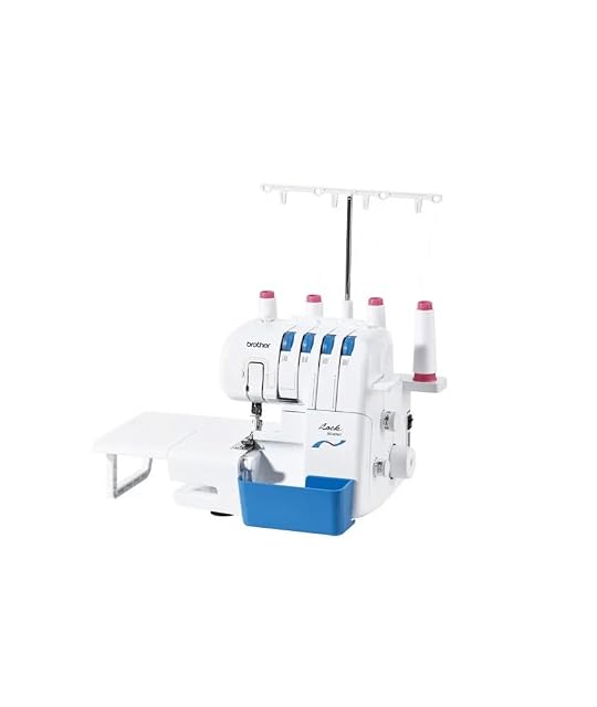 Remalladora Brother 3034DWT con mesa de extensión, vista frontal en tres cuartos