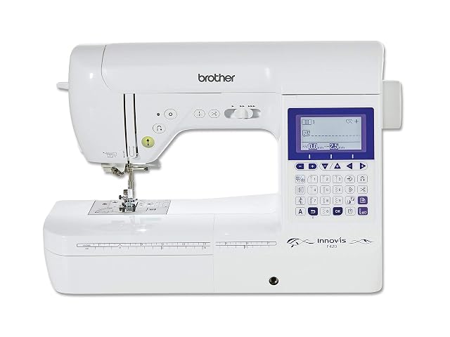 Máquina de coser electrónica Brother Innov-is F420, vista frontal en tres cuartos