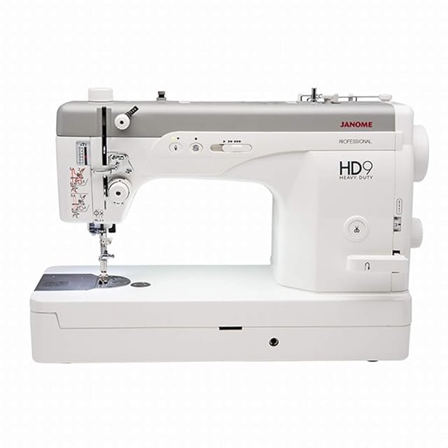 Máquina de coser de puntada recta Janome HD9 Professional, vista frontal en tres cuartos