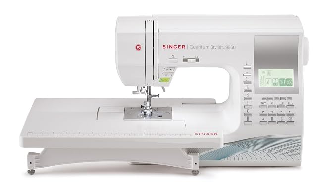 Máquina de coser y quilting electrónica Singer Quantum Stylist 9960, vista frontal en tres cuartos